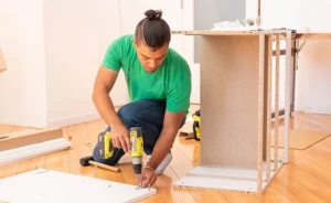 ikea kast in elkaar laten zetten